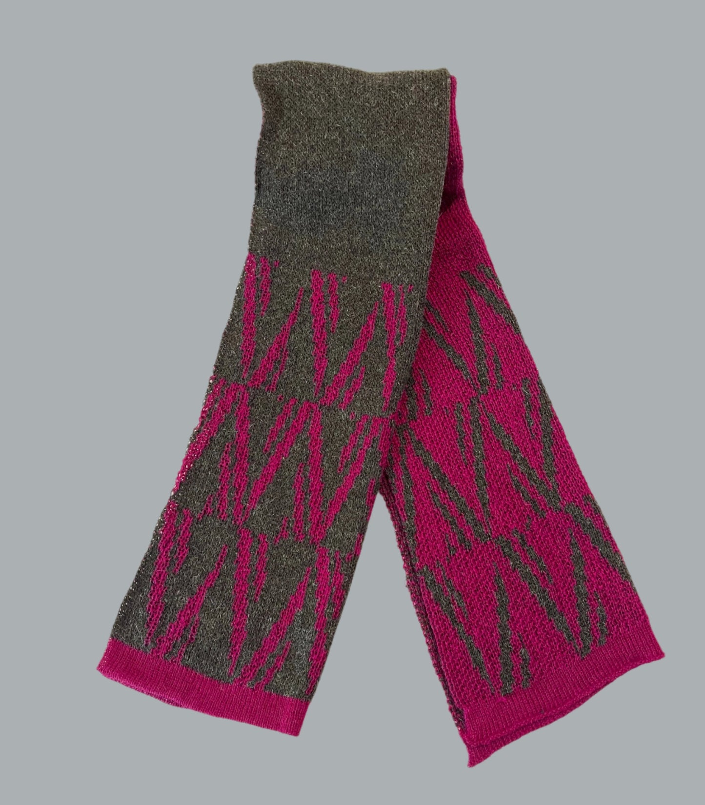 Alpaca Unisex Scarf Mountain Fuchsia/Charcoal